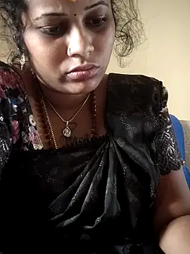 Snapshot of sweetqueen143 chatting on 11.11.25 sweetqueen143 online show from 11.11.25