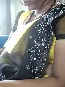 Snapshot of sweetqueen143 chatting on 11.14.25 sweetqueen143 online show from 11.14.25