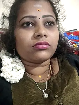 Snapshot of sweetqueen143 chatting on 11.14.25 sweetqueen143 online show from 11.14.25