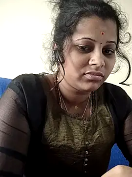 Snapshot of sweetqueen143 chatting on 11.15.25 sweetqueen143 online show from 11.15.25