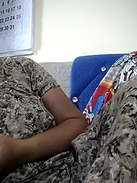 Snapshot of sweetqueen143 chatting on 11.17.25 sweetqueen143 online show from 11.17.25