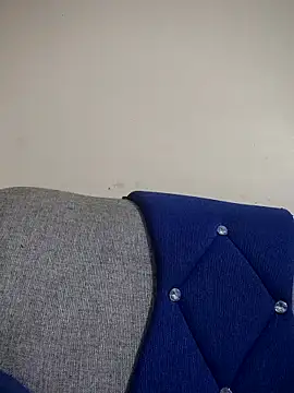 Snapshot of sweetqueen143 chatting on 11.18.25 sweetqueen143 online show from 11.18.25