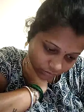 Snapshot of sweetqueen143 chatting on 11.23.25 sweetqueen143 online show from 11.23.25