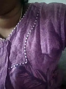 Snapshot of sweetqueen143 chatting on 12.17.25 sweetqueen143 online show from 12.17.25