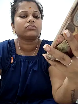 Snapshot of sweetqueen143 chatting on 02.15.26 sweetqueen143 online show from 02.15.26