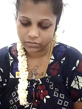 Snapshot of sweetqueen143 chatting on 04.11.26 sweetqueen143 online show from 04.11.26