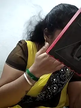 Snapshot of sweetqueen143 chatting on 04.12.26 sweetqueen143 online show from 04.12.26