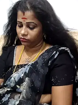 Snapshot of sweetqueen143 chatting on 04.14.26 sweetqueen143 online show from 04.14.26