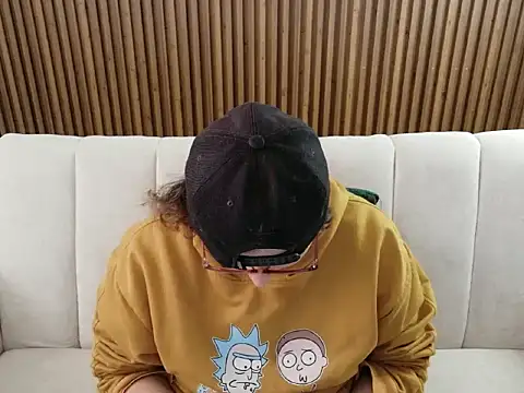 Snapshot of dirty_feelena chatting on 02.25.26 dirty feelena online show from 02.25.26