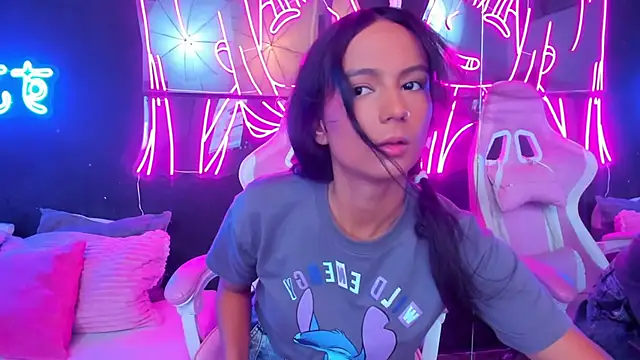 Star Liight online show from 10.20.25