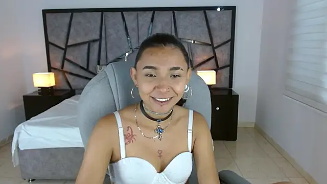 Snapshot of hamber_reyes chatting on 10.11.25 hamber reyes online show from 10.11.25