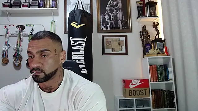 henryhadesflirt online show from 11.03.25