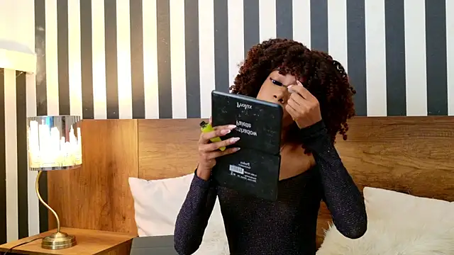 Snapshot of Stellaciel_ chatting on 10.23.25 Stellaciel online show from 10.23.25