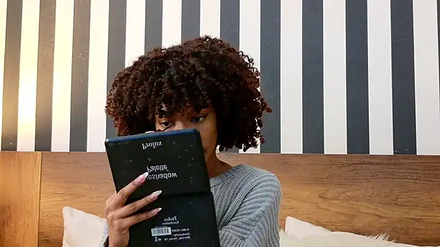 Snapshot of Stellaciel_ chatting on 10.24.25 Stellaciel online show from 10.24.25