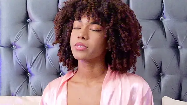 Snapshot of Stellaciel_ chatting on 11.05.25 Stellaciel online show from 11.05.25