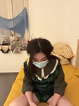 Snapshot of fioralba chatting on 10.23.25 fioralba online show from 10.23.25