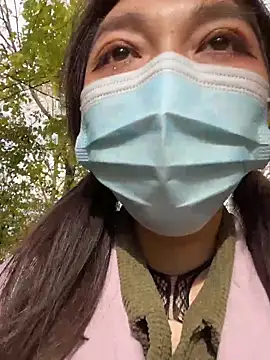 Snapshot of fioralba chatting on 10.26.25 fioralba online show from 10.26.25