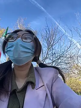 Snapshot of fioralba chatting on 10.28.25 fioralba online show from 10.28.25