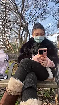 Snapshot of fioralba chatting on 12.15.25 fioralba online show from 12.15.25