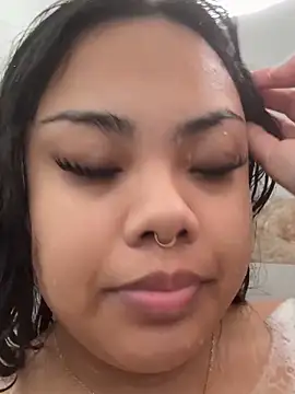 Snapshot of kiaradanielaxx chatting on 11.16.25 kiaradanielaxx online show from 11.16.25