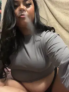 Snapshot of kiaradanielaxx chatting on 11.21.25 kiaradanielaxx online show from 11.21.25