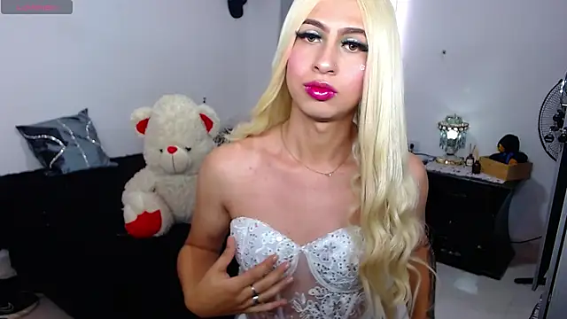 Snapshot of Victoria_Hot_xxx chatting on 12.18.25 Victoria Hot xxx online show from 12.18.25