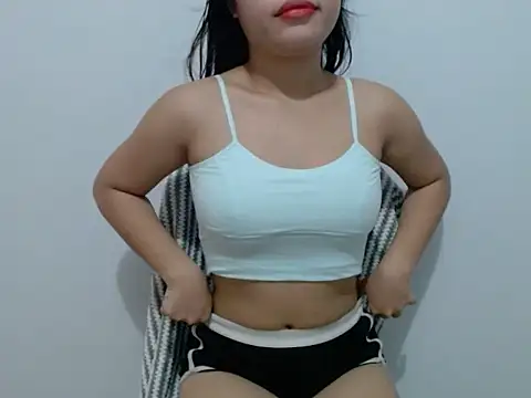 Snapshot of hotty_liana chatting on 10.21.25 hotty liana online show from 10.21.25