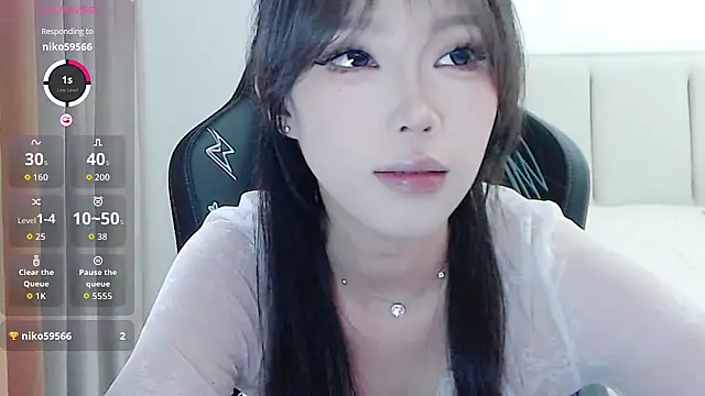 Snapshot of Puppy-12 chatting on 11.17.25 Puppy-12 online show from 11.17.25