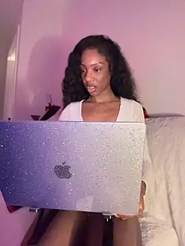 Snapshot of LoveDreaux chatting on 04.28.26 LoveDreaux online show from 04.28.26