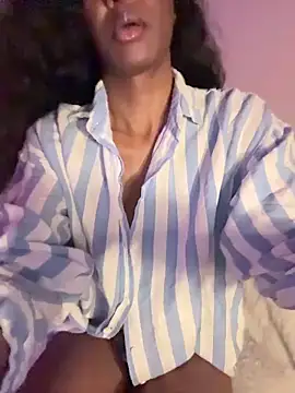 Snapshot of LoveDreaux chatting on 04.29.26 LoveDreaux online show from 04.29.26