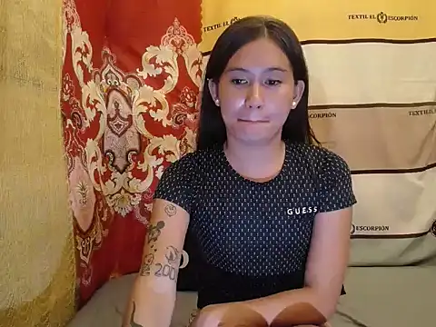 Snapshot of girlyesha chatting on 10.08.25 girlyesha online show from 10.08.25