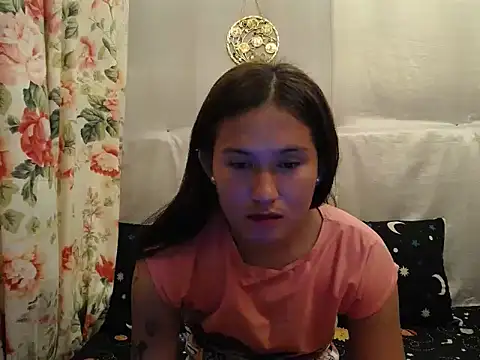 Snapshot of girlyesha chatting on 10.18.25 girlyesha online show from 10.18.25