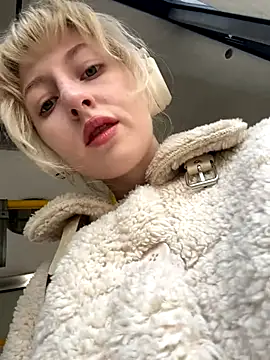 RonnieKiss online show from 10.23.25