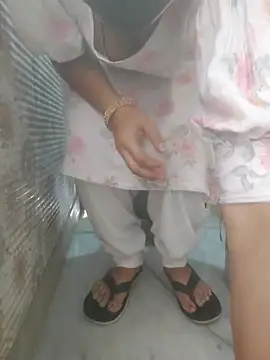 Snapshot of Cute-Charvii chatting on 11.05.25 Cute-Charvii online show from 11.05.25