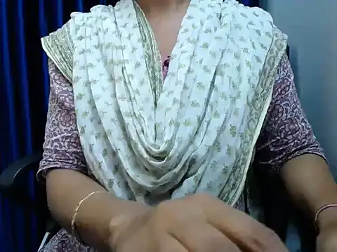 Snapshot of priya_gupta7 chatting on 10.17.25 priya gupta7 online show from 10.17.25