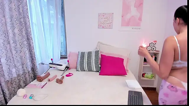 Mia collins   online show from 10.10.25