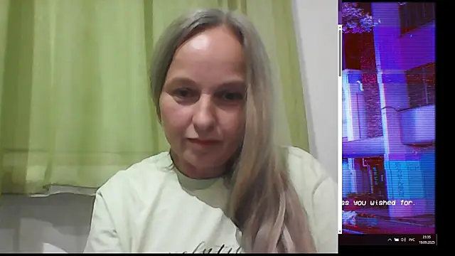 Snapshot of B_i_r_d_i_e chatting on 09.19.25 B i r d i e online show from 09.19.25