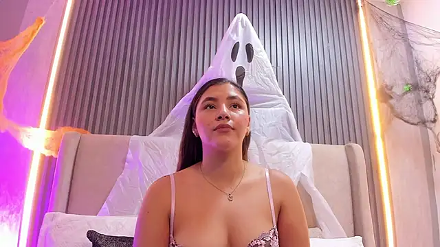 AnyaSosa  online show from 10.30.25