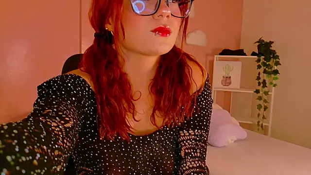 Snapshot of ChloeStonne__ chatting on 09.25.25 ChloeStonne online show from 09.25.25