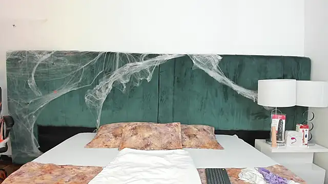 VanessaParis   online show from 10.19.25