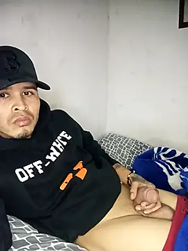 Snapshot of curvahot chatting on 10.25.25 curvahot online show from 10.25.25