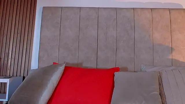 Snapshot of Lauraa_saenz11 chatting on 09.26.25 Lauraa saenz11 online show from 09.26.25