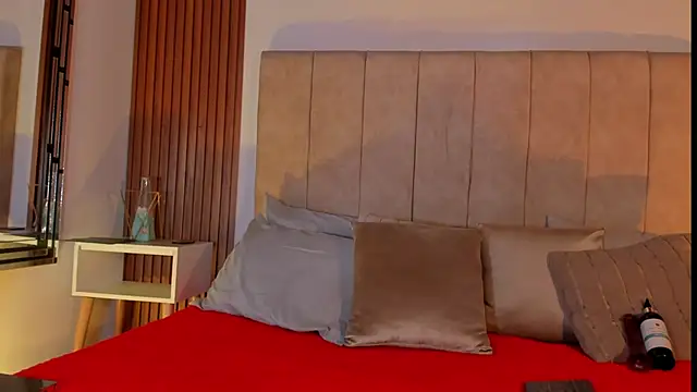 Snapshot of Lauraa_saenz11 chatting on 10.11.25 Lauraa saenz11 online show from 10.11.25