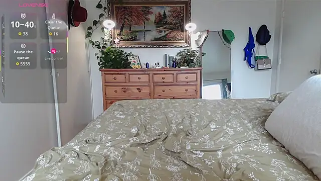 Snapshot of wutangwendy chatting on 10.13.25 wutangwendy online show from 10.13.25