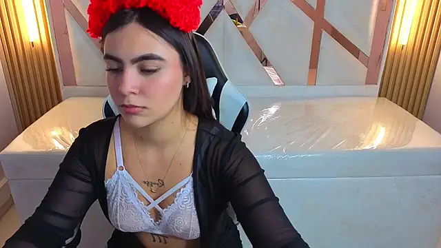 Snapshot of scarlett_smith_tp chatting on 10.04.25 scarlett smith tp online show from 10.04.25