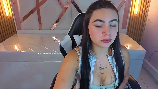 Snapshot of scarlett_smith_tp chatting on 10.07.25 scarlett smith tp online show from 10.07.25