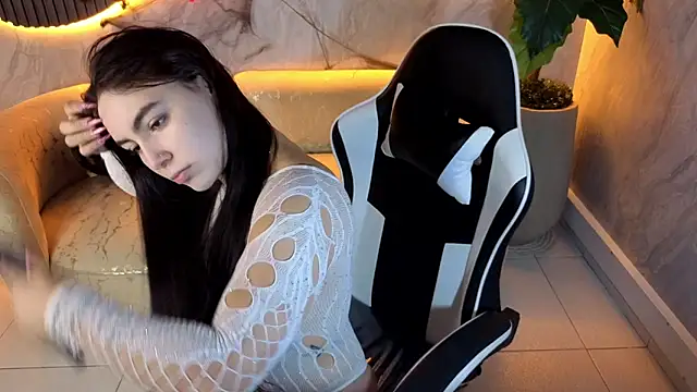 Snapshot of scarlett_smith_tp chatting on 10.13.25 scarlett smith tp online show from 10.13.25