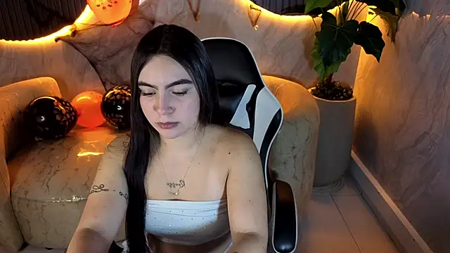 Snapshot of scarlett_smith_tp chatting on 10.14.25 scarlett smith tp online show from 10.14.25