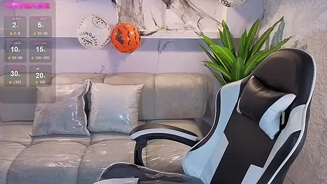 Snapshot of scarlett_smith_tp chatting on 10.29.25 scarlett smith tp online show from 10.29.25