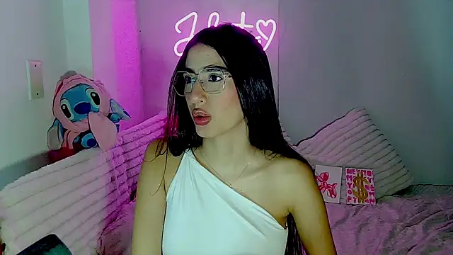 Snapshot of Julieta_Duque chatting on 09.27.25 Julieta Duque online show from 09.27.25